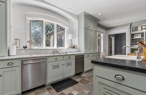 Neenah House | Centrally located Fox Valley estate in sought-after Neenah
