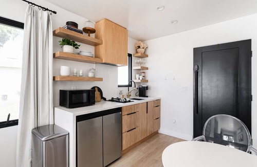 Talmadge House | Centrally Located Guest House with Private Patio