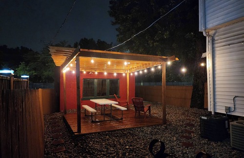 St. Louis House | Centrally located historic 5 bedroom home only 2 blocks from Forest Park!
