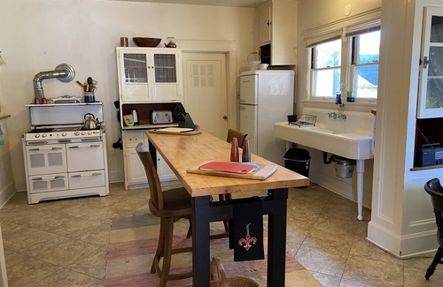 Arcata House | Centrally located historic bungalow, minutes from downtown and Cal Poly Humboldt