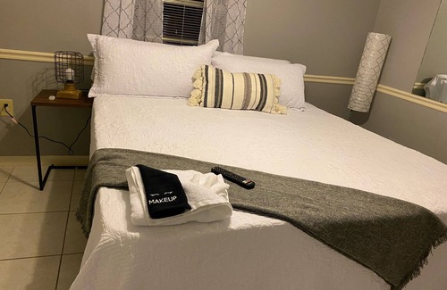 Pinecrest West Park House | ⭐️Centrally located Home with pool table⭐️