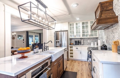 Seminole Heights House | Centrally Located /Hot Tub /Fire Pit /King Bed