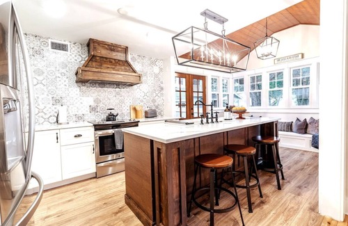 Seminole Heights House | Centrally Located /Hot Tub /Fire Pit /King Bed