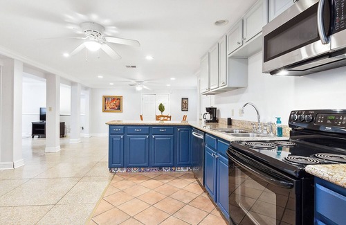 Lakewood Apartment | Centrally located in New Orleans, Perfect for traveling professionals