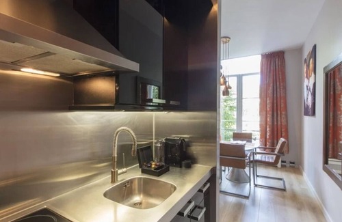 De Weteringschans Apartment | Centrally located in the historic Amsterdam-The perfect place to be!