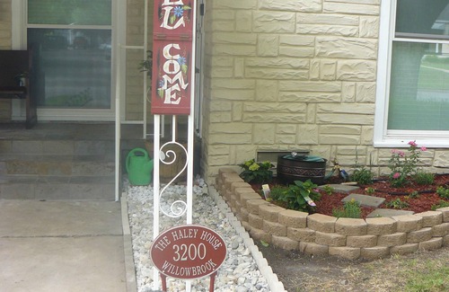 University House | Centrally Located In The Middle of Waco!