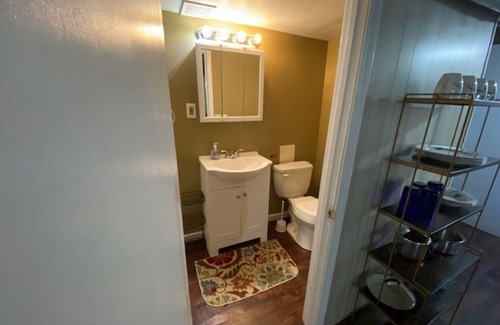 Schnitzelburg Apartment | Centrally located in Germantown and can walk to everything