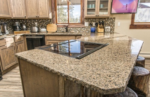Silverthorne House | Centrally Located Mountain Getaway - Minutes From World Class Ski Resorts