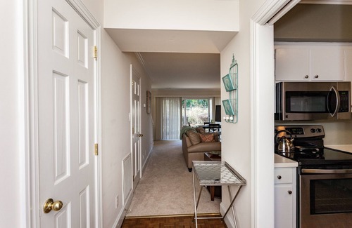 University Park House | Centrally Located Mins to Downtown Raleigh -2BR-2.5 BA Sleeps 4