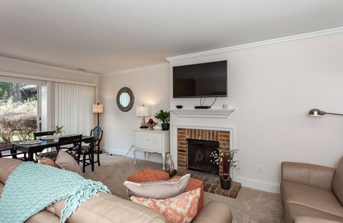 University Park House | Centrally Located Mins to Downtown Raleigh -2BR-2.5 BA Sleeps 4