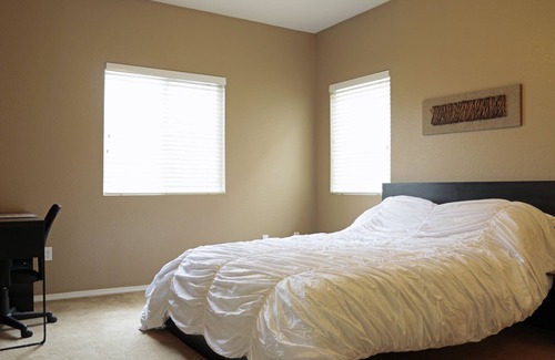 Vista Del Norte Alliance Condo | Centrally Located Modern Condo with luxury Steam Shower