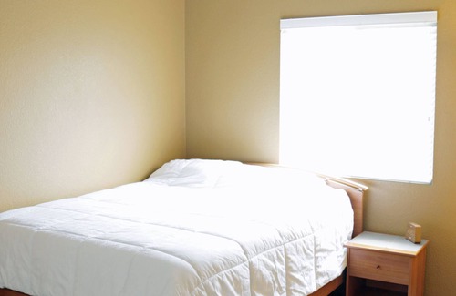 Vista Del Norte Alliance Condo | Centrally Located Modern Condo with luxury Steam Shower