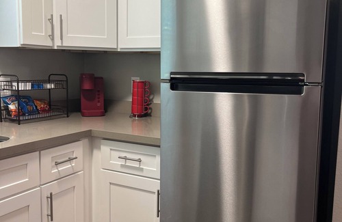 Montrose Apartment | Centrally Located. Montrose, Downtown, and Midtown. Free Covered Parking