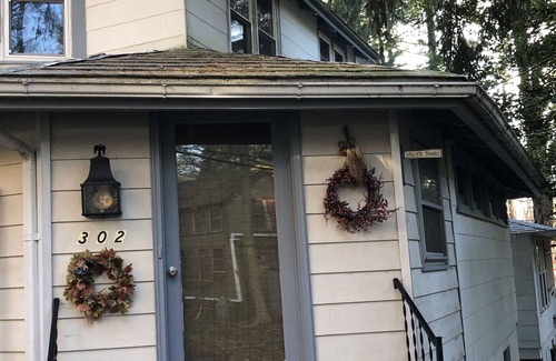 Timber Hills Cottage | Centrally located Mt Gretna cottage with 3 bedrooms and 2 full baths