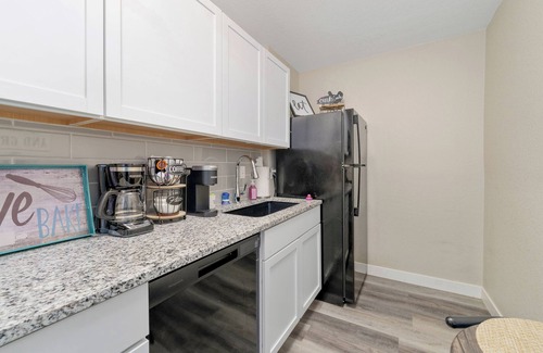 Wichita Apartment | Centrally Located Near Downtown W/In Unit W&D!