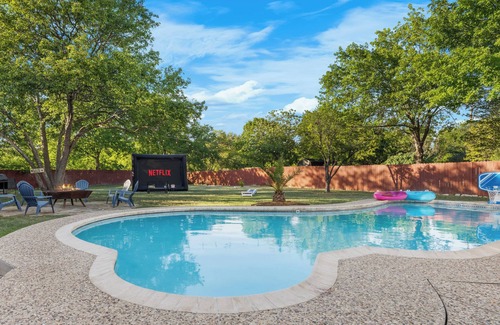 North San Antonio - SAT House | Centrally Located Oasis: Pool, Fire Pit, Game Room, Pets, Huge Yard