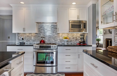 Oak Harbor House | Centrally Located Oak Harbor Home