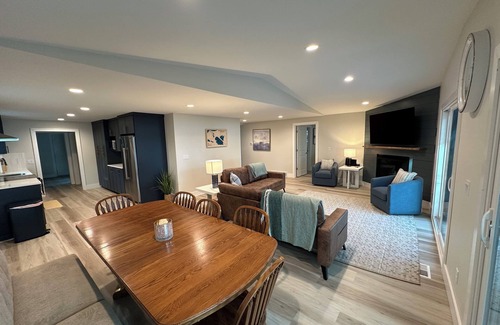 Beulah House | Centrally located on the lake to so many adventures. Boats and pets welcome!
