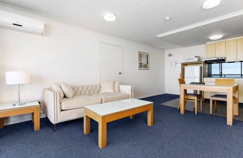 Gladstone Apartment | Centrally located one bedroom apartment