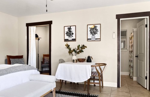 Chico House | Centrally Located Pet Friendly Guesthouse with Patio