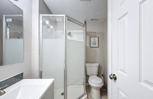 Tampa House | Centrally Located Pet Friendly Open Floor Plan