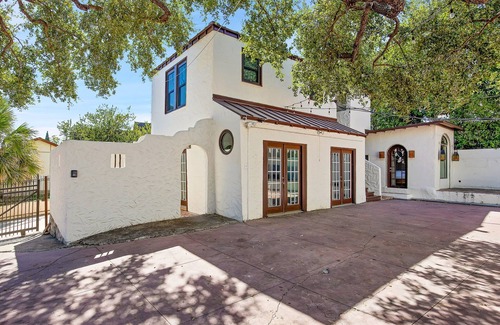 Jefferson Apartment | Centrally located, Spanish style studio, Convenient and Cozy, Long Term stays