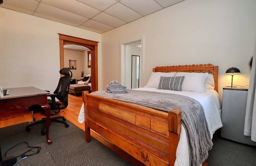 Near South Apartment | Centrally Located | Sleeps 2 | New*