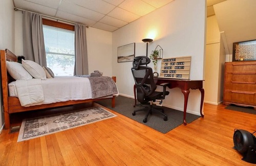 Near South Apartment | Centrally Located | Sleeps 2 | New*