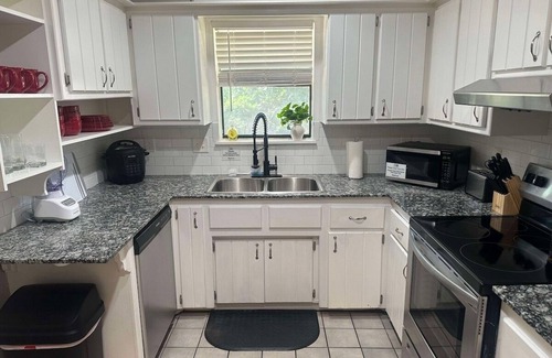 Norman House | Centrally located. Sleeps 6