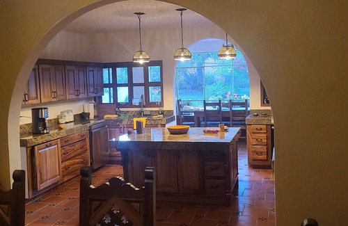 Centro House | Centrally located spacious 5-bedroom casa with WiFi indoor pool in Pátzcuaro