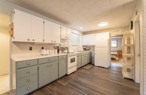 Bayfield Cottage | Centrally located spacious cottage just steps from beach and downtown!
