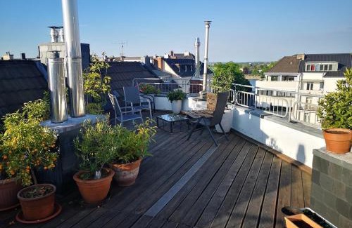 Suedstadt Apartment | Centrally located spacious flat close to Rhine