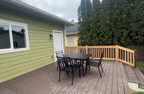 North End House | Centrally located Tacoma Craftsman close to UPS and many restaurant options.