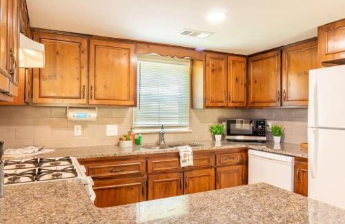 Columbus House | Centrally Located - The Delightful Doubles - Unit C