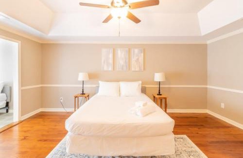 Columbus House | Centrally Located - The Delightful Doubles - Unit C