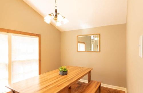 Columbus House | Centrally Located - The Delightful Doubles - Unit C