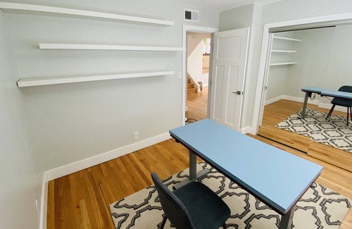 Chinatown House | Centrally located to everything! 5-7 min to Strip!