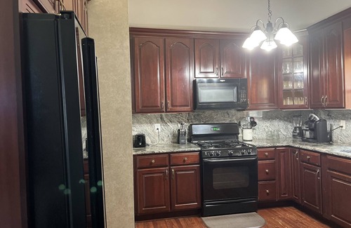 Snellville House | Centrally located to Atlanta’s attractions. Just minutes to Stone Mountain Park