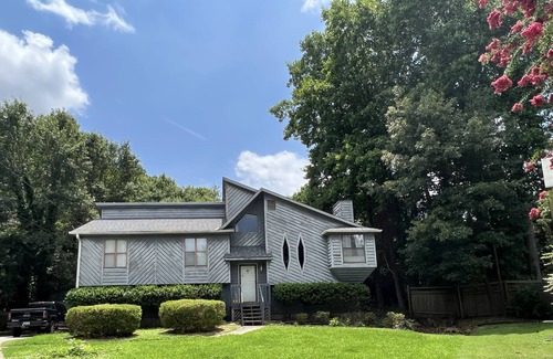 Snellville House | Centrally located to Atlanta’s attractions. Just minutes to Stone Mountain Park
