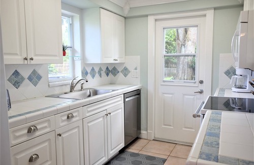 Vero Beach South House | Centrally located to shopping & 10 Minutes to the Beach!