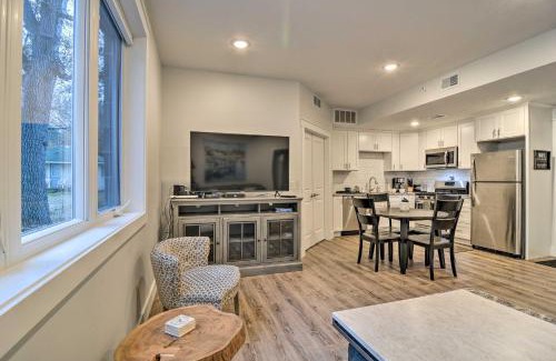Traverse City Apartment | Centrally Located Traverse City Condo 1 Mi to Bay