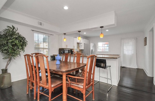 MacGregor Apartment | Centrally located unit, king beds, jacuzzi, near Downtown,TSU, TMC, Rice uni