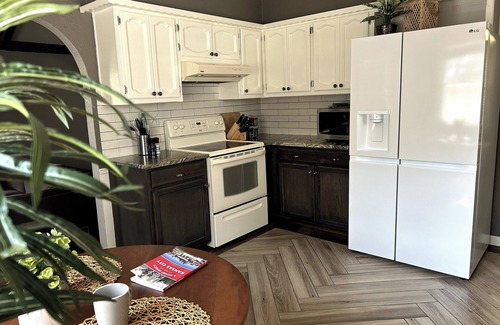Grandview House | Centrally Located Update3Kingw/dedicate office+Apt