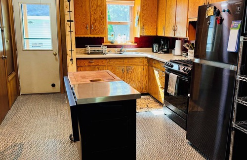 Sayner House | Centrally located, updated 2-bedroom house with AC and WiFi in adorable Sayner