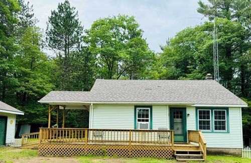 Sayner House | Centrally located, updated 2-bedroom house with AC and WiFi in adorable Sayner
