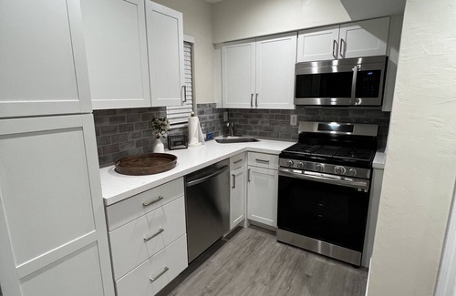 Douglas Apartment | Centrally located in Coral Gables. Walk to shops and restaurants
