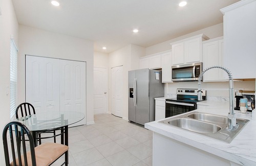 Baymeadows House | Centrally Located 2 Bedroom Townhome!