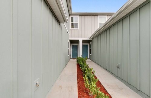 Baymeadows House | Centrally Located 2 Bedroom Townhome!