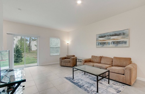 Baymeadows House | Centrally Located 2 Bedroom Townhome!