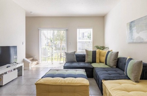 Baymeadows House | Centrally located, cozy, family friendly townhome